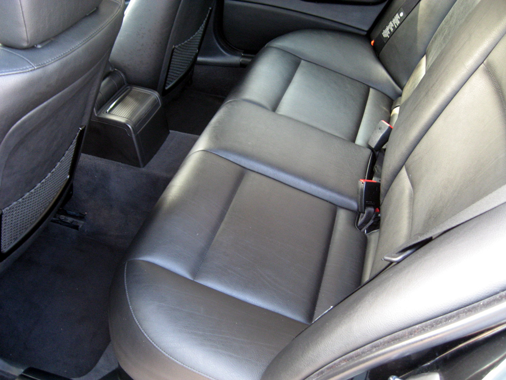 2004 BMW 325i Sedan