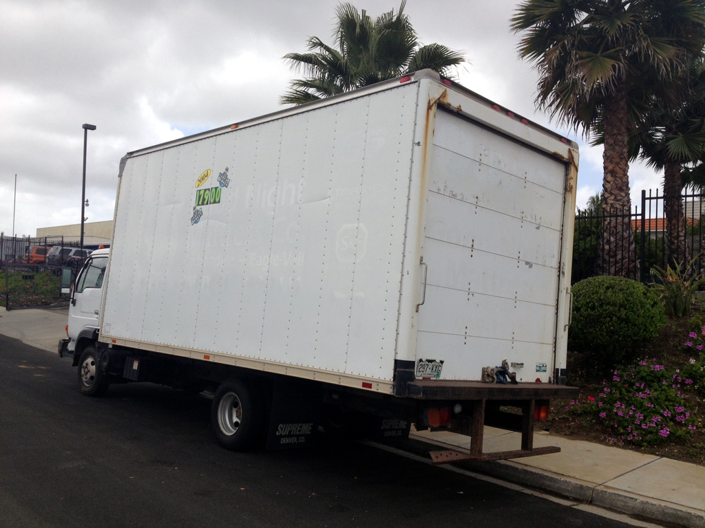2004 UD1200 Truck