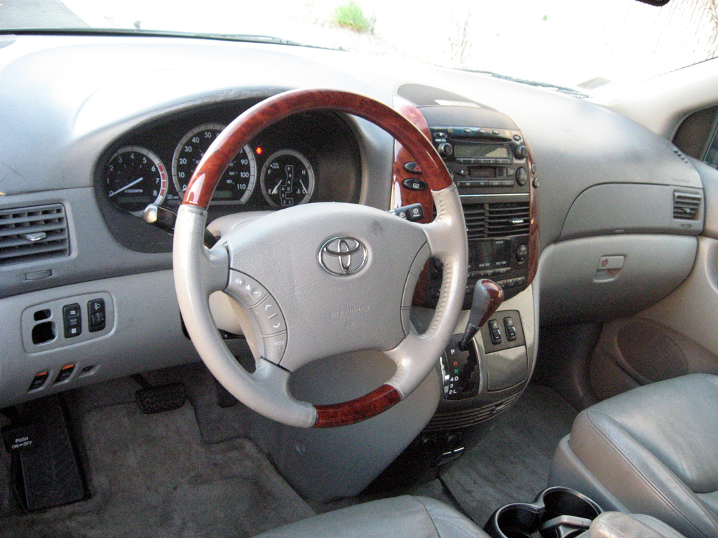 2005 Toyota Sienna XLE