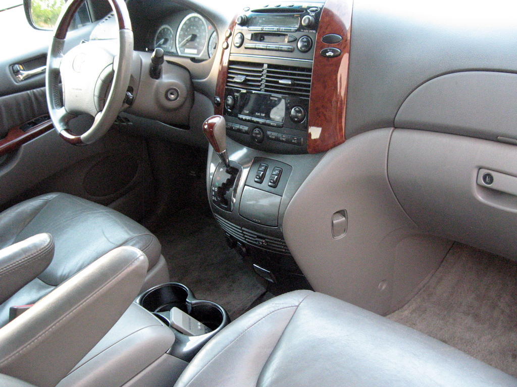 2005 Toyota Sienna XLE