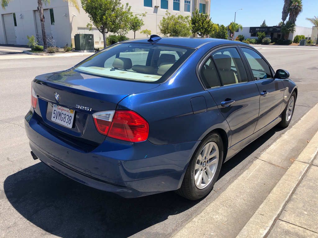 2006 BMW 325i Sedan