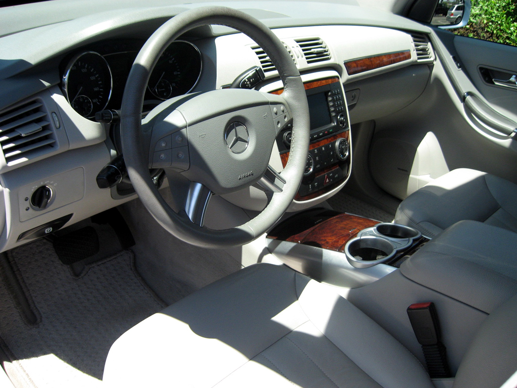 2006 Mercedes R350-SOLD