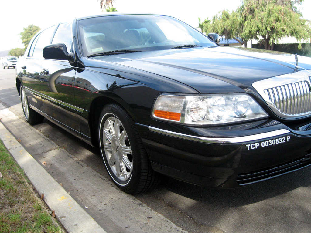 2009 Lincoln Town Car L - SOLD