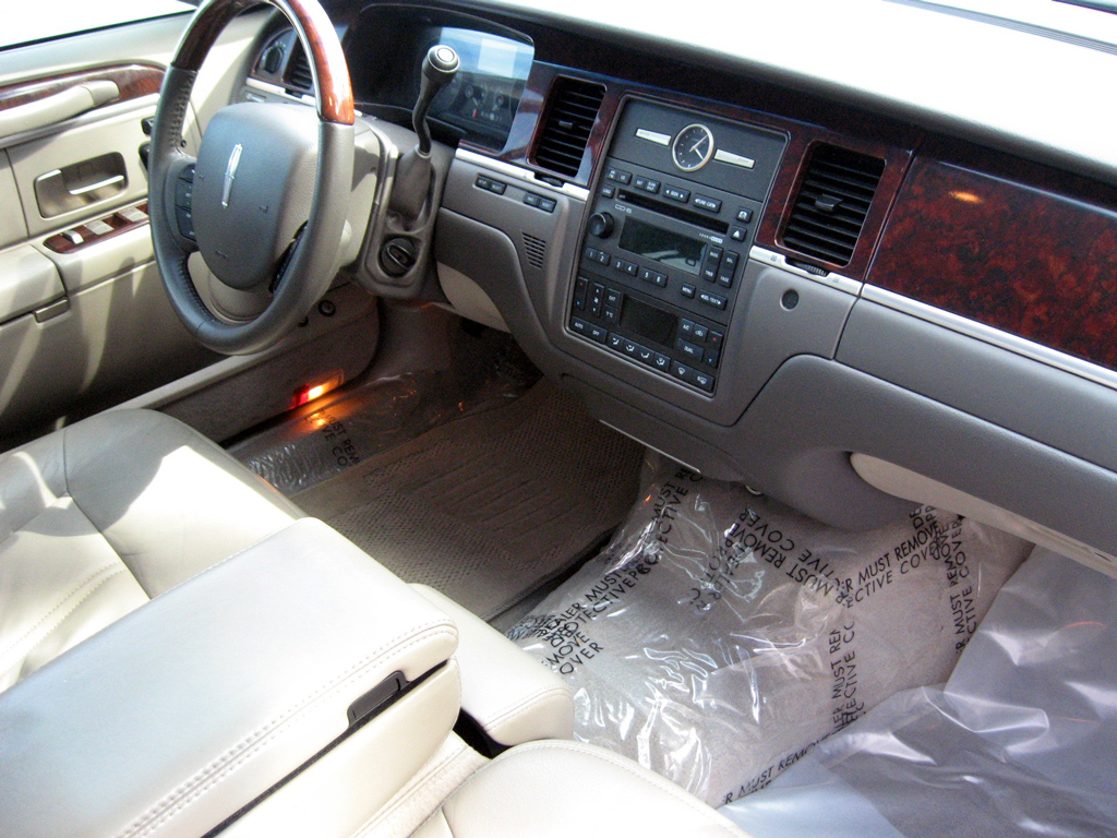 2009 Lincoln Town Car L - SOLD