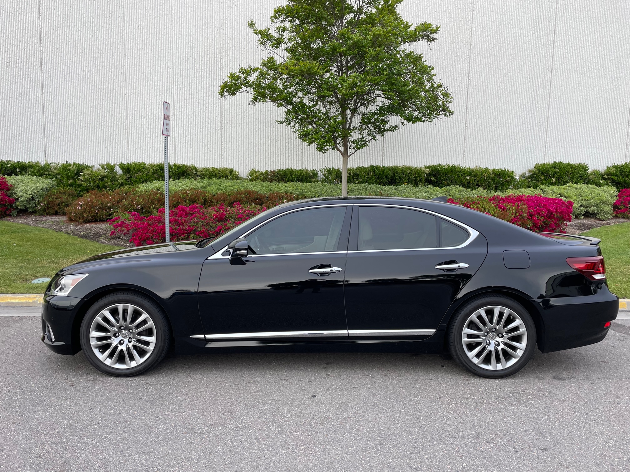 2017 Lexus LS460-SOLD