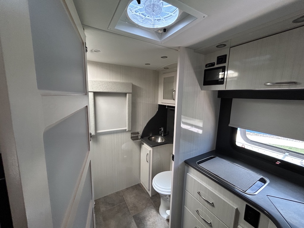 2018 Mercedes Motorhome - Click Image to Close
