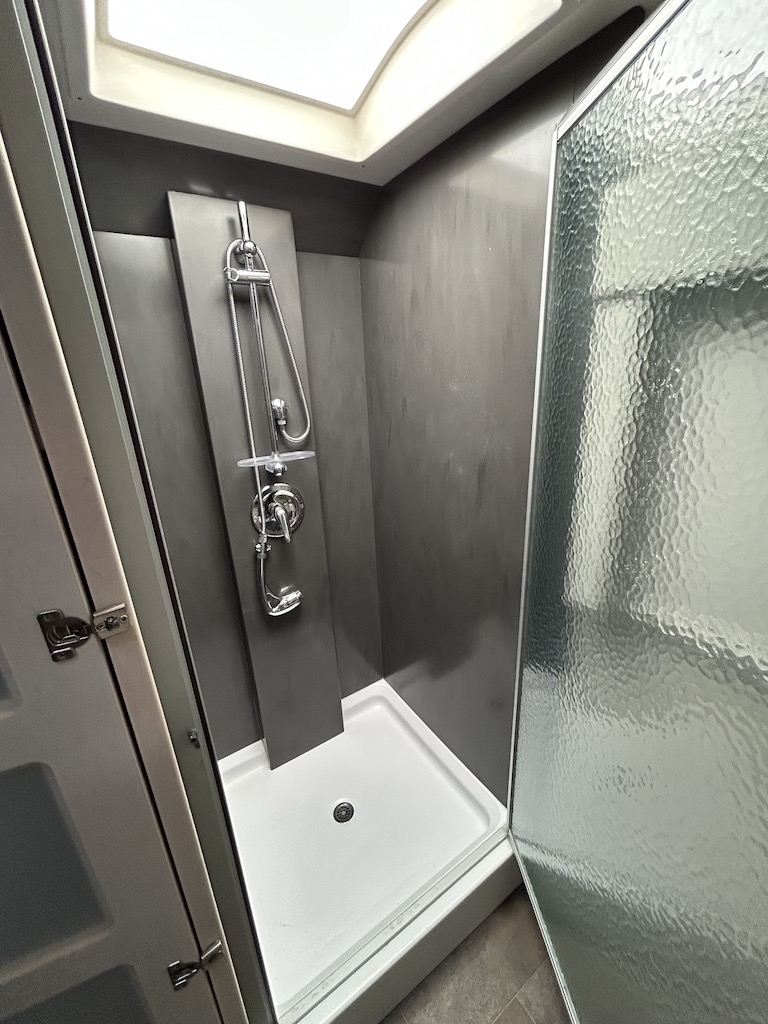 2018 Mercedes Motorhome - Click Image to Close