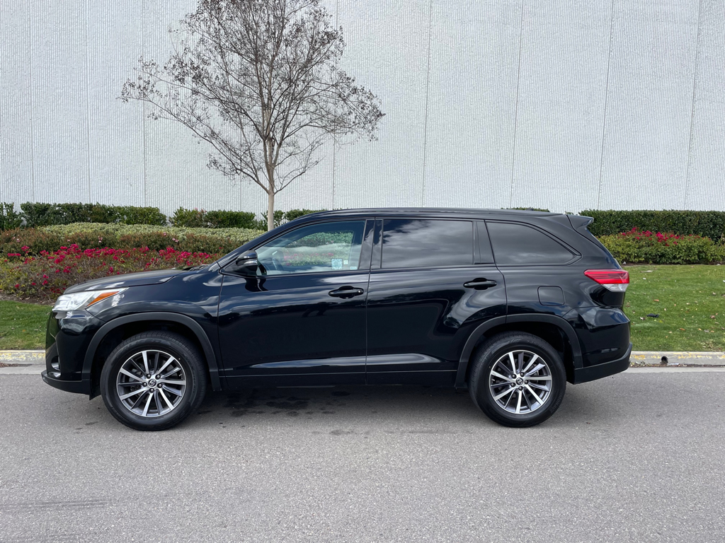 2018 Toyota Highlander-SOLD