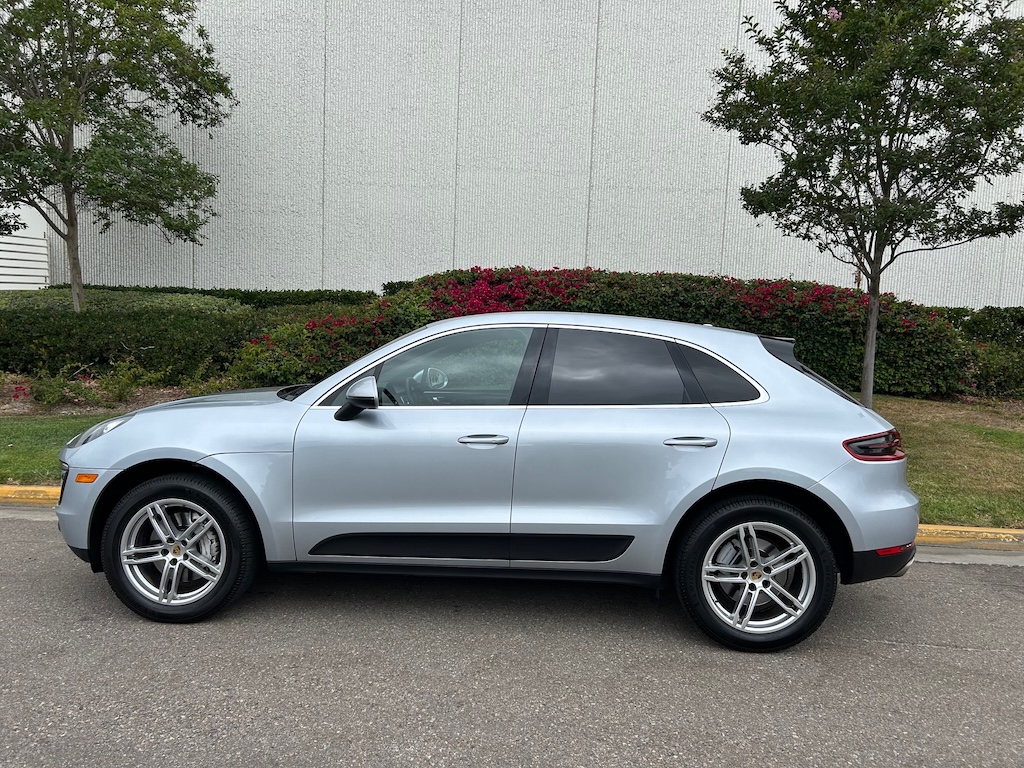 2016 Porsche Macan S-SOLD