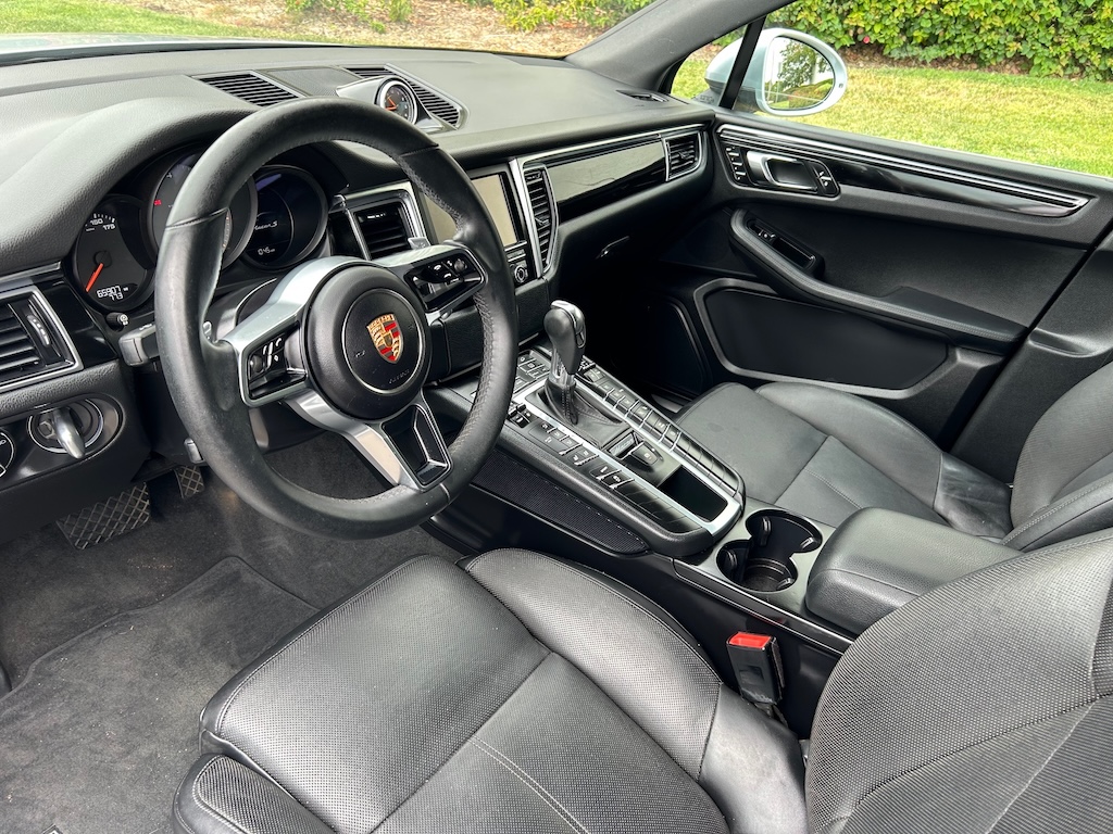 2016 Porsche Macan S-SOLD